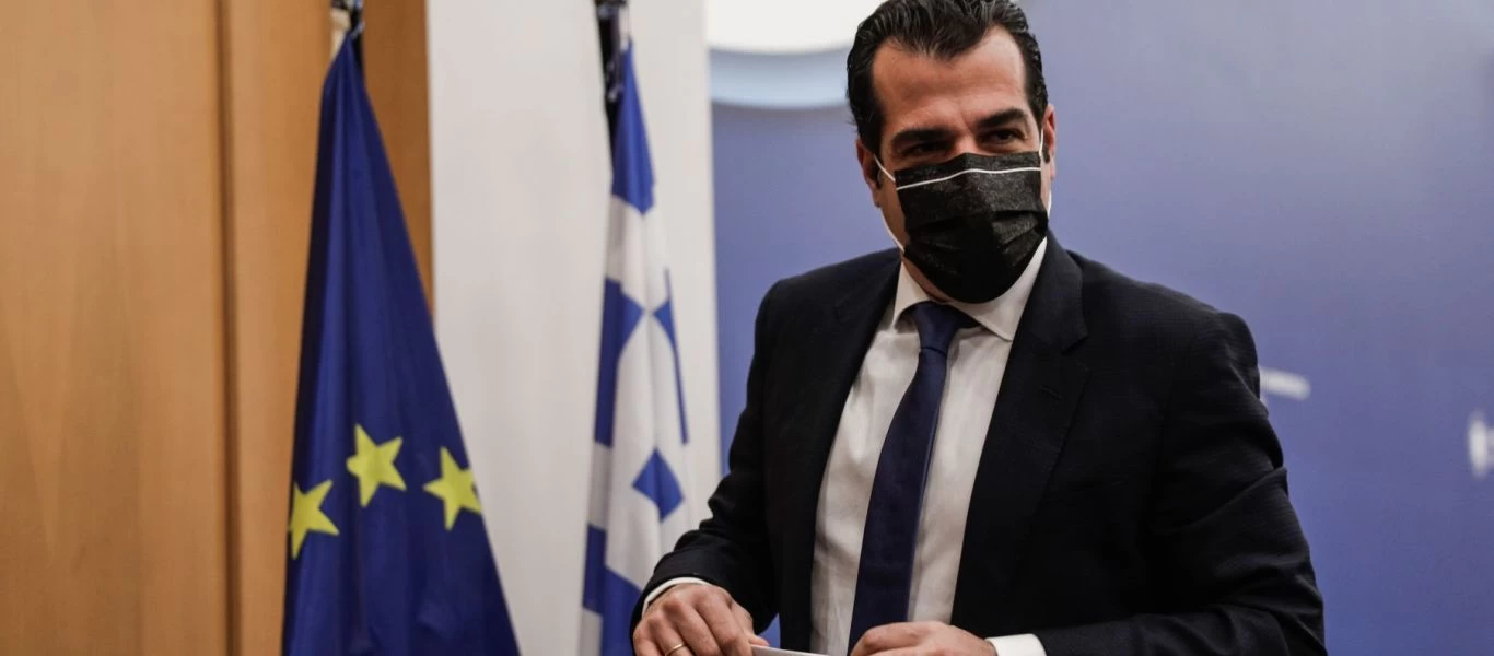 Ολοκληρώνει το έργο του ο Θ.Πλεύρης: Όποιος υγειονομικός δεν εμβολιαστεί μέχρι τον Μάρτιο απολύεται!